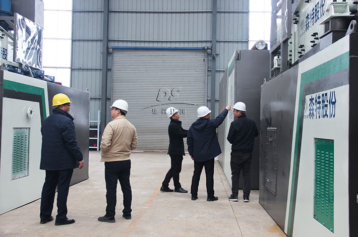 客戶來(lái)訪土壤修復(fù)設(shè)備成產(chǎn)車間