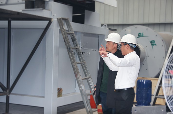 客戶來訪土壤修復設備成產車間 客戶來訪土壤修復設備成產車間