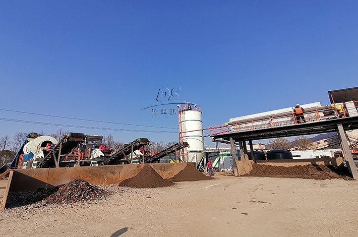 污染土壤修復(fù)現(xiàn)場(chǎng)